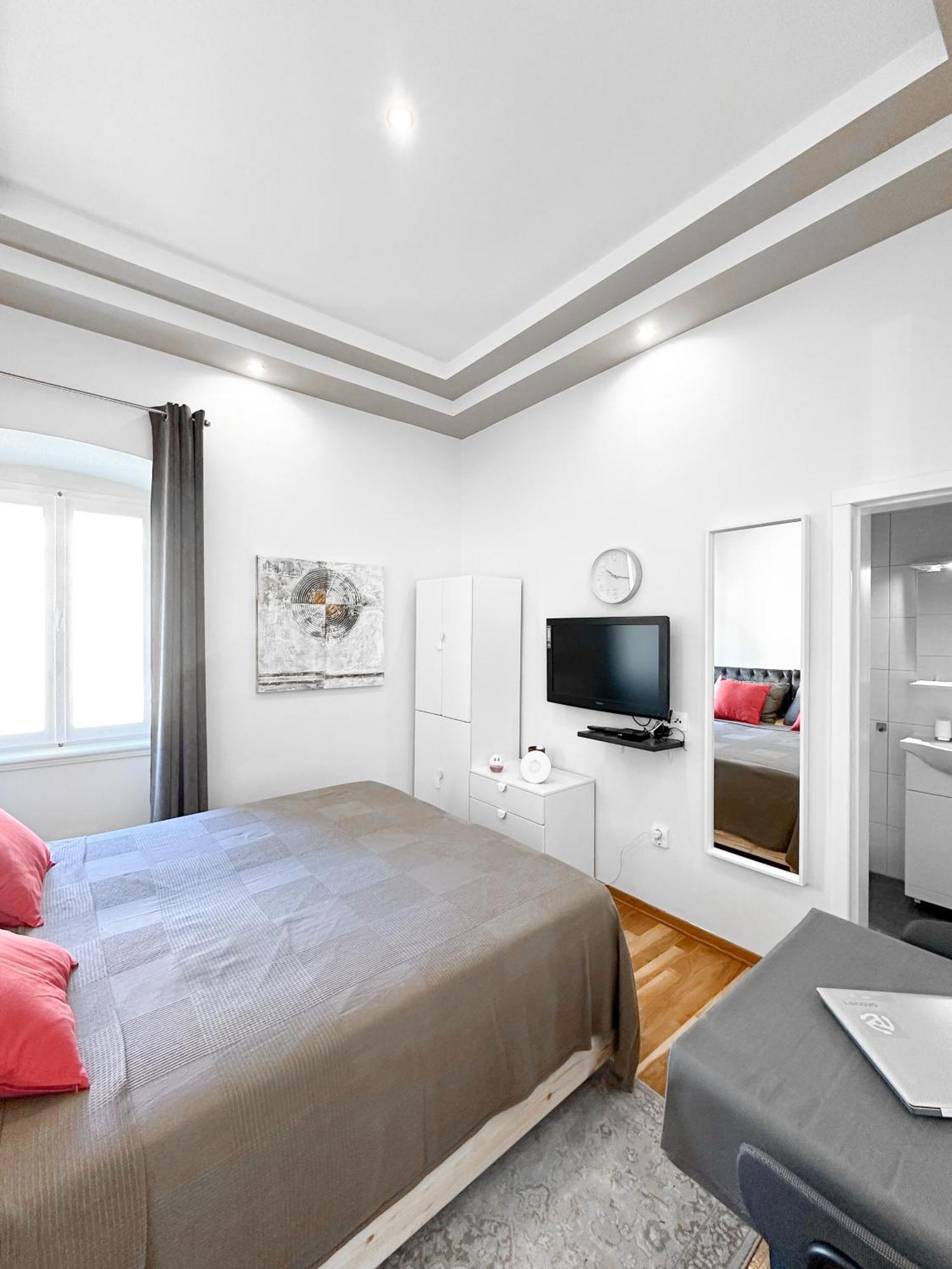 City Center Lodge Пула Екстер'єр фото